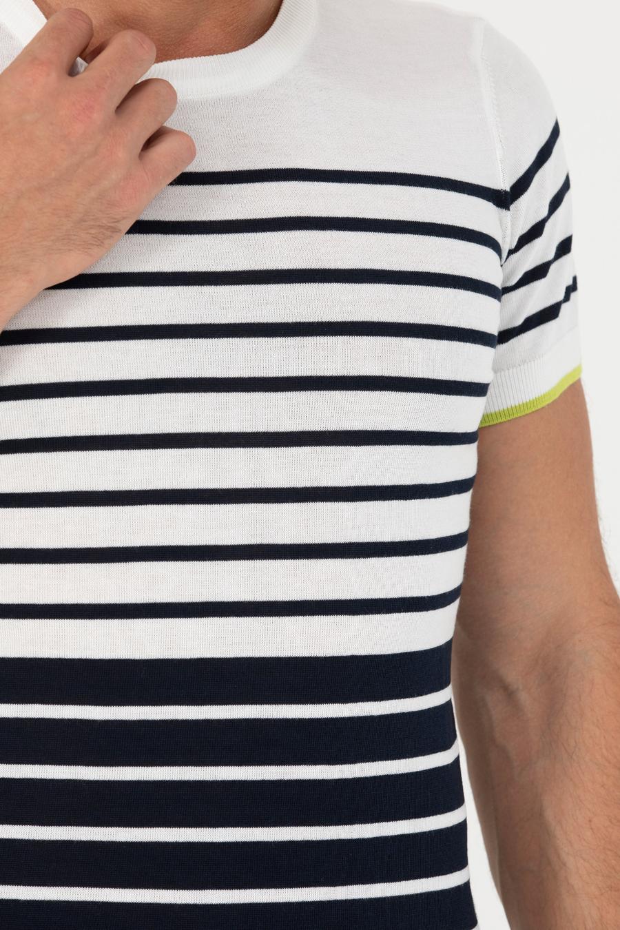 Beyaz Slim Fit Bisiklet Yaka Triko T-Shirt - 50265915010