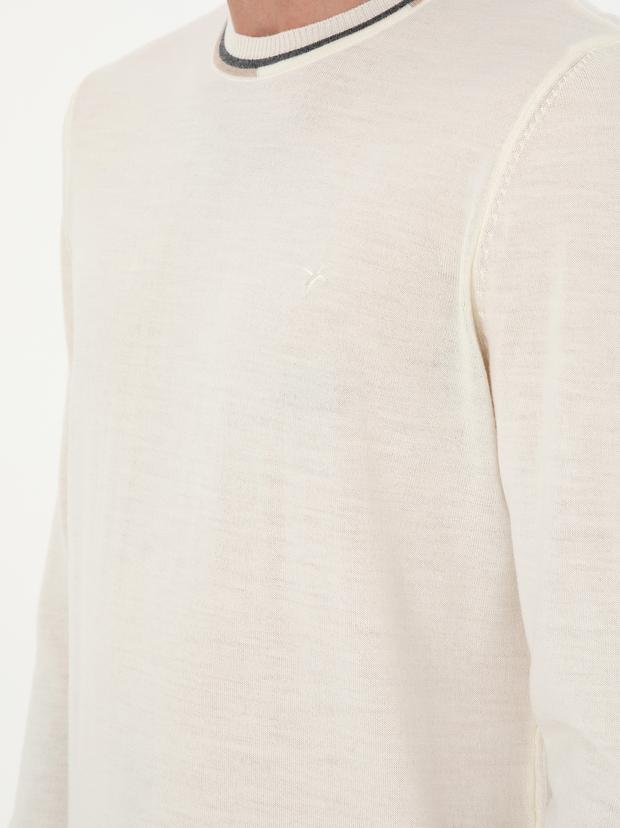 Beyaz Slim Fit Yün Karışımlı Bisiklet Yaka Triko Kazak