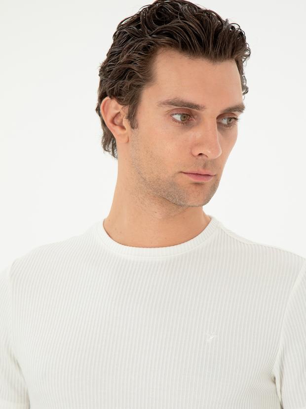 Beyaz Slim Fit Çizgi Dokulu Bisiklet Yaka T-shirt