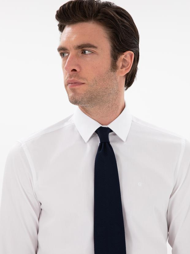Beyaz Slim Fit Pamuklu Klasik Yaka Basic Gömlek