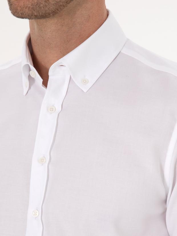 Beyaz Slim Fit %100 Pamuk Yakası Düğmeli Oxford Gömlek