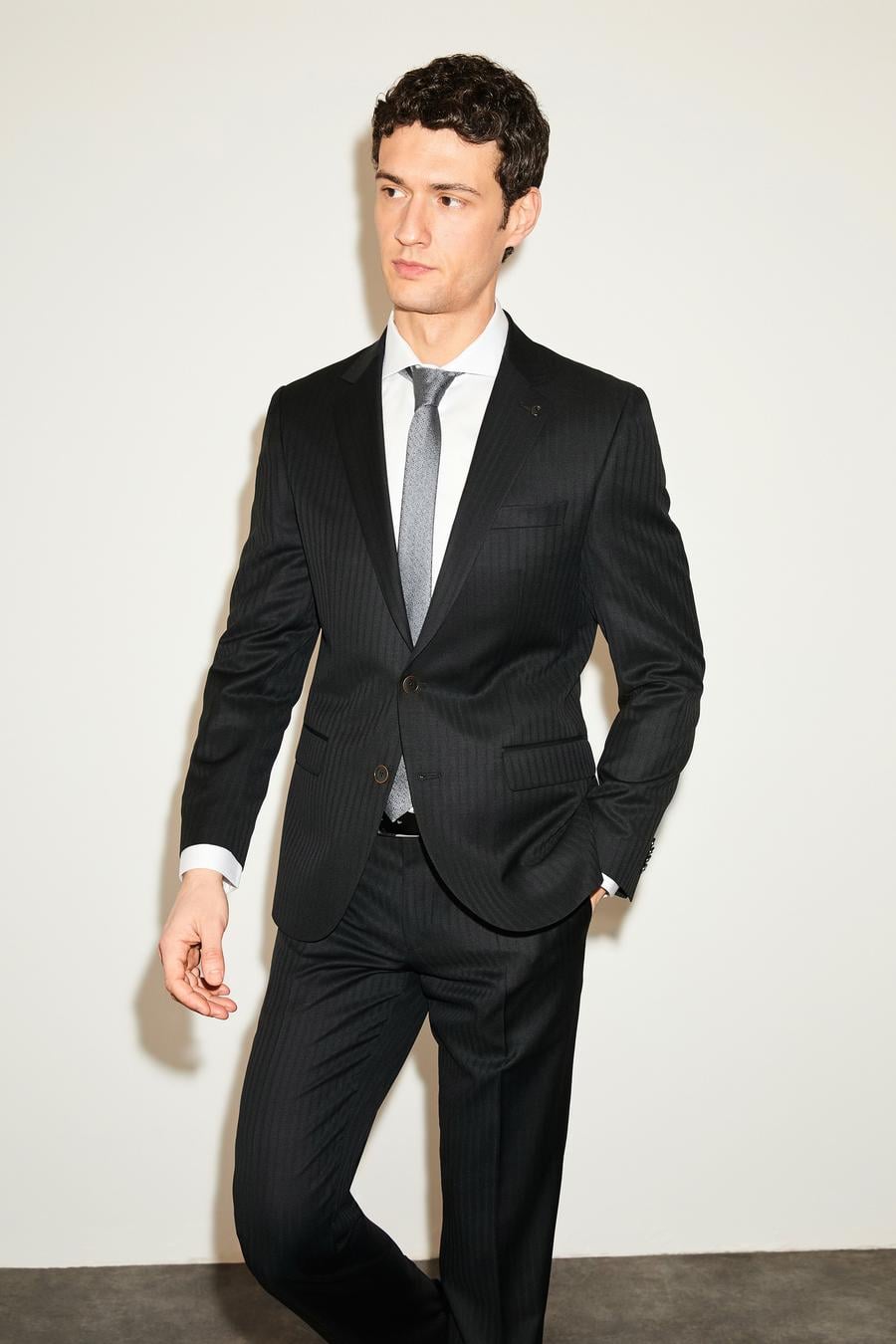 Beyaz Slim Fit %100 Pamuk Tam İtalyan Yaka Klasik Gömlek - 50318221004
