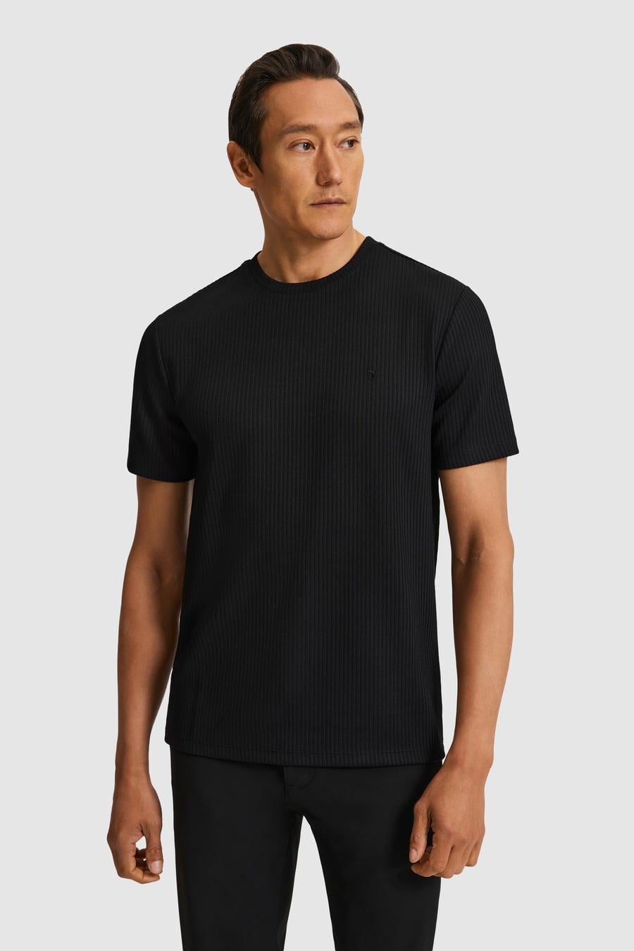 Siyah Slim Fit Dokulu Bisiklet Yaka T-shirt - 50324381012