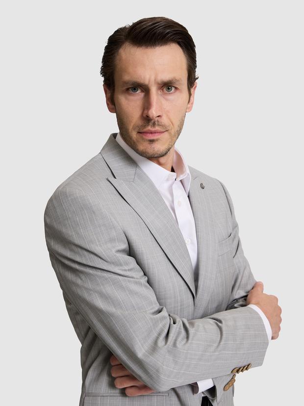Açık Gri Slim Fit %100 Yün Çizgili Kırlangıç Yaka Takım Elbise